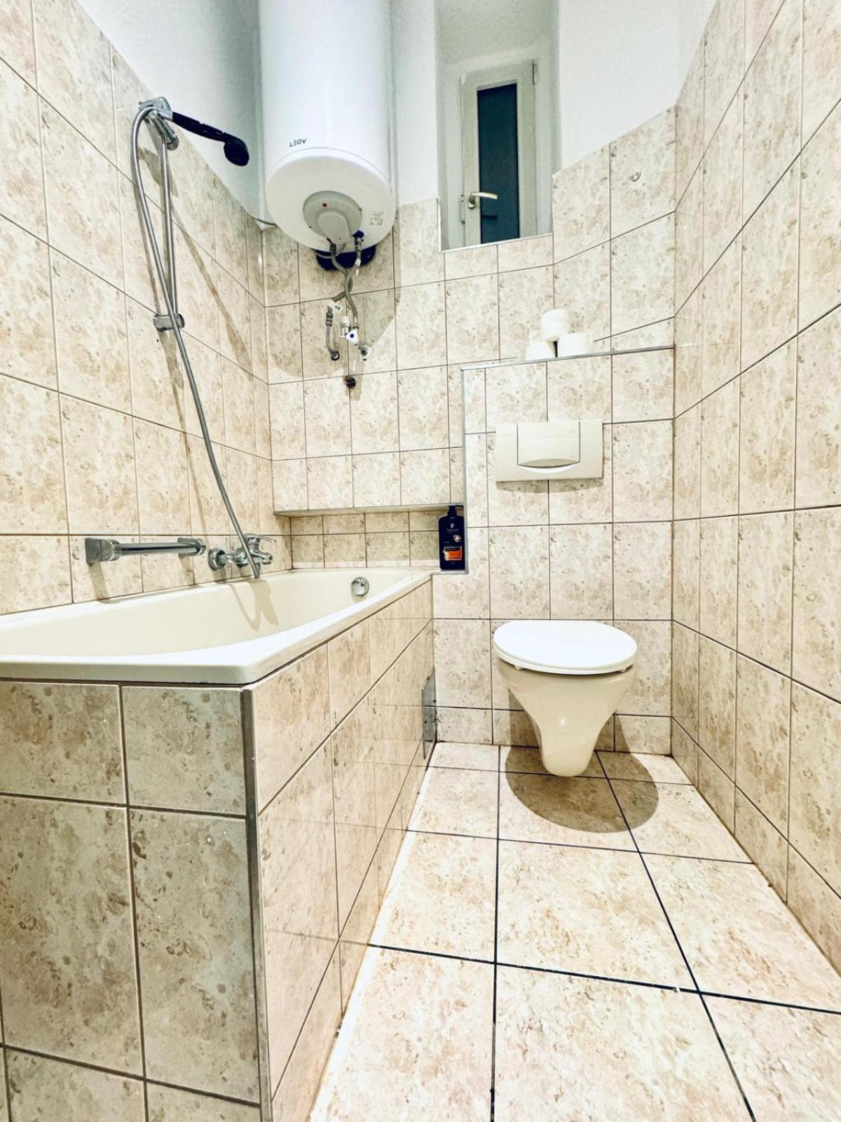 Affordable 5 Bedroom Apartment, Near Atzgersdorf Park Wien