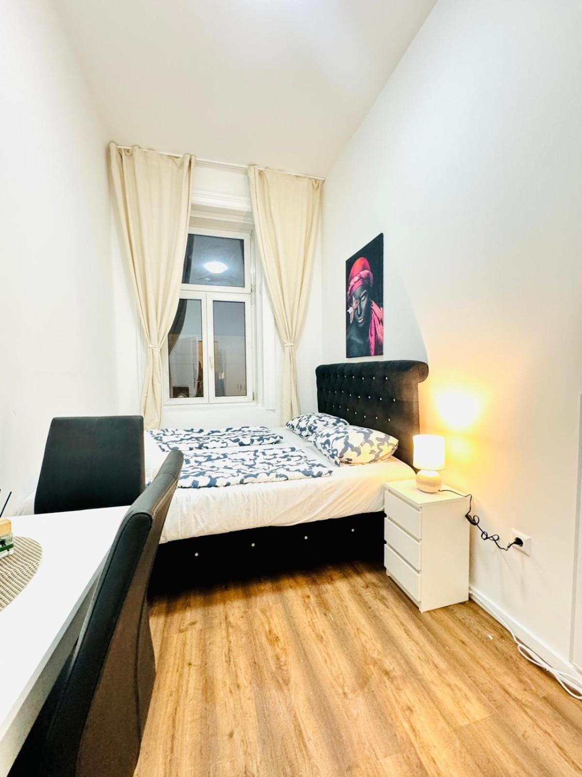 Apartment Affordable 5 Bedroom Apartment, Near Atzgersdorf Park Wien